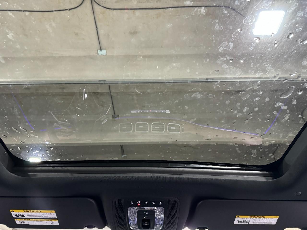 Mercedes-Benz GLE Vehicle Full-screen Gallery Image 11