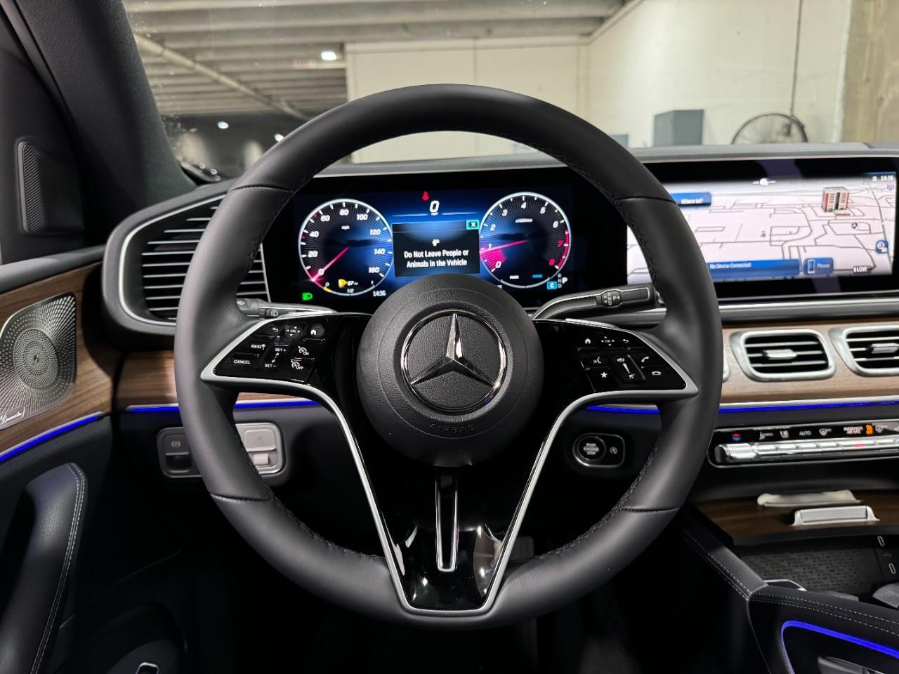 Mercedes-Benz GLE Vehicle Full-screen Gallery Image 13