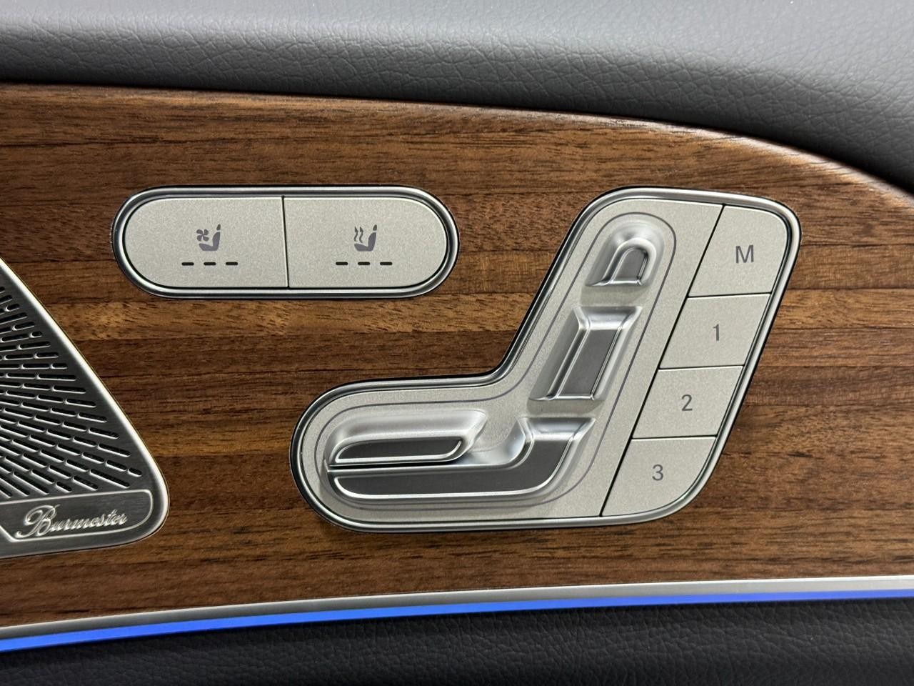 Mercedes-Benz GLE Vehicle Full-screen Gallery Image 21