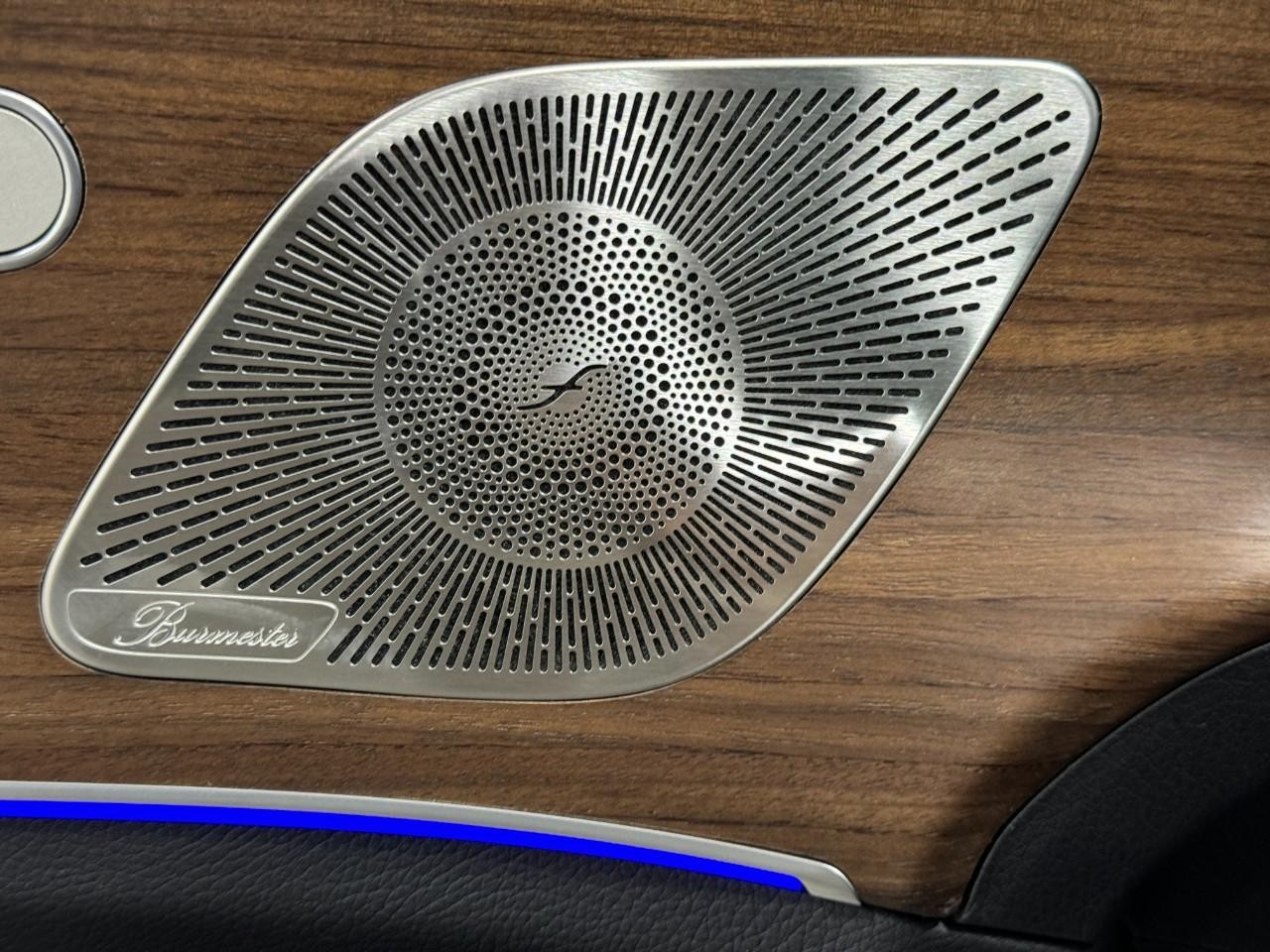 Mercedes-Benz GLE Vehicle Full-screen Gallery Image 24