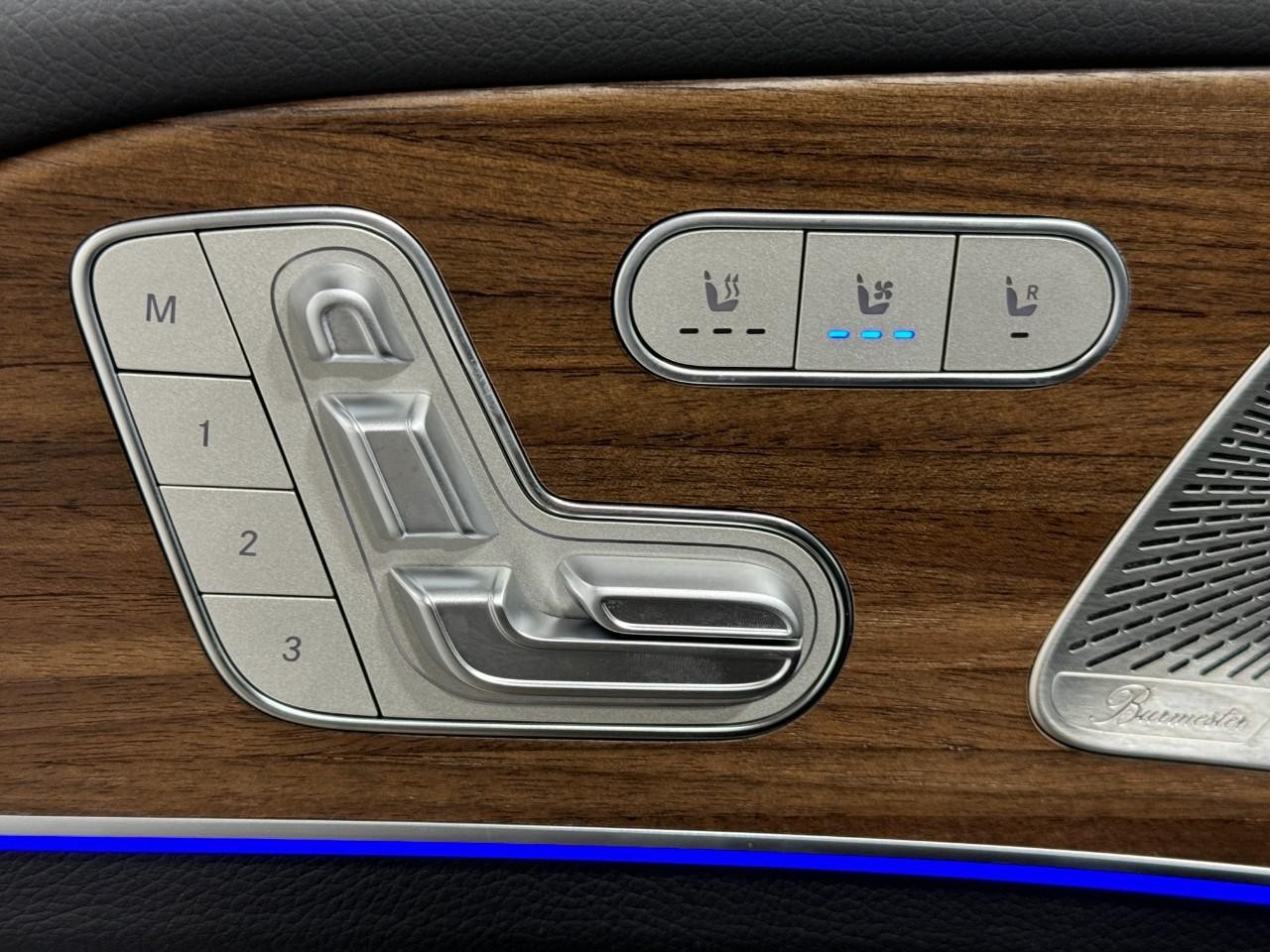 Mercedes-Benz GLE Vehicle Full-screen Gallery Image 25