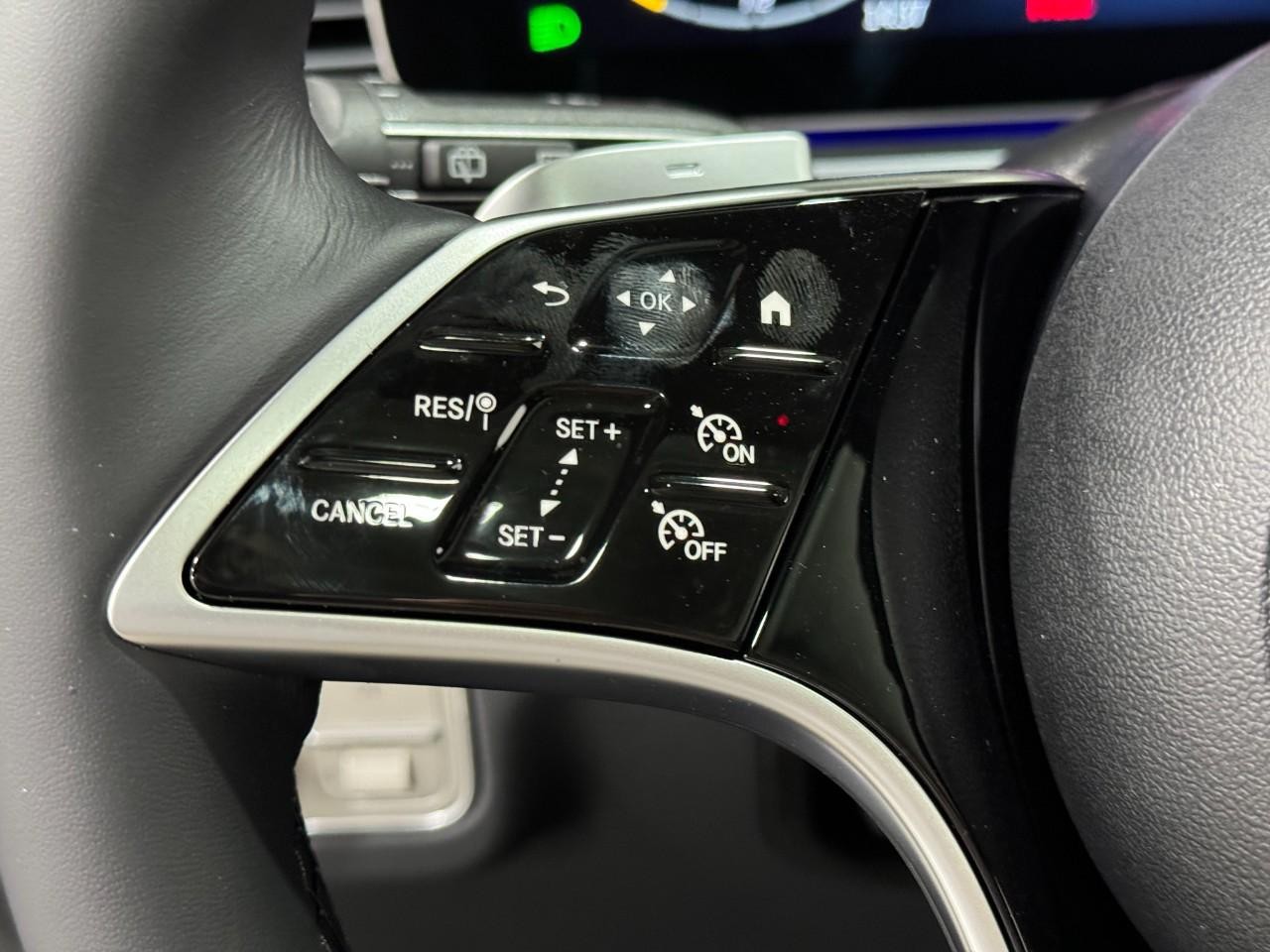 Mercedes-Benz GLE Vehicle Full-screen Gallery Image 33