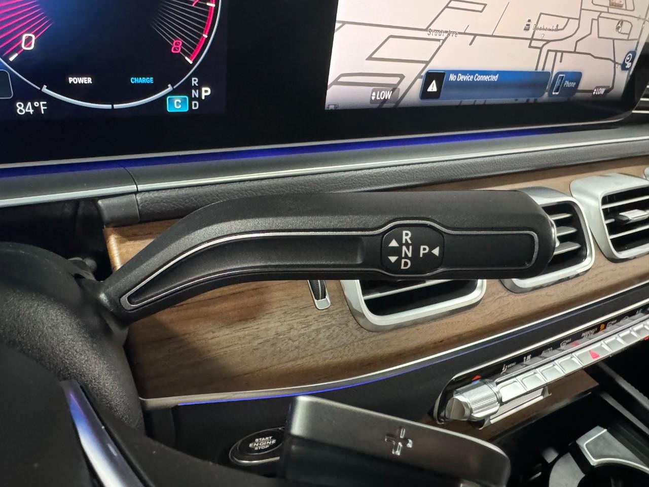 Mercedes-Benz GLE Vehicle Full-screen Gallery Image 36