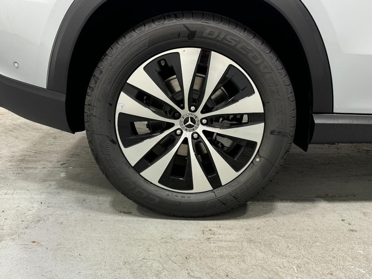 Mercedes-Benz GLE Vehicle Full-screen Gallery Image 5