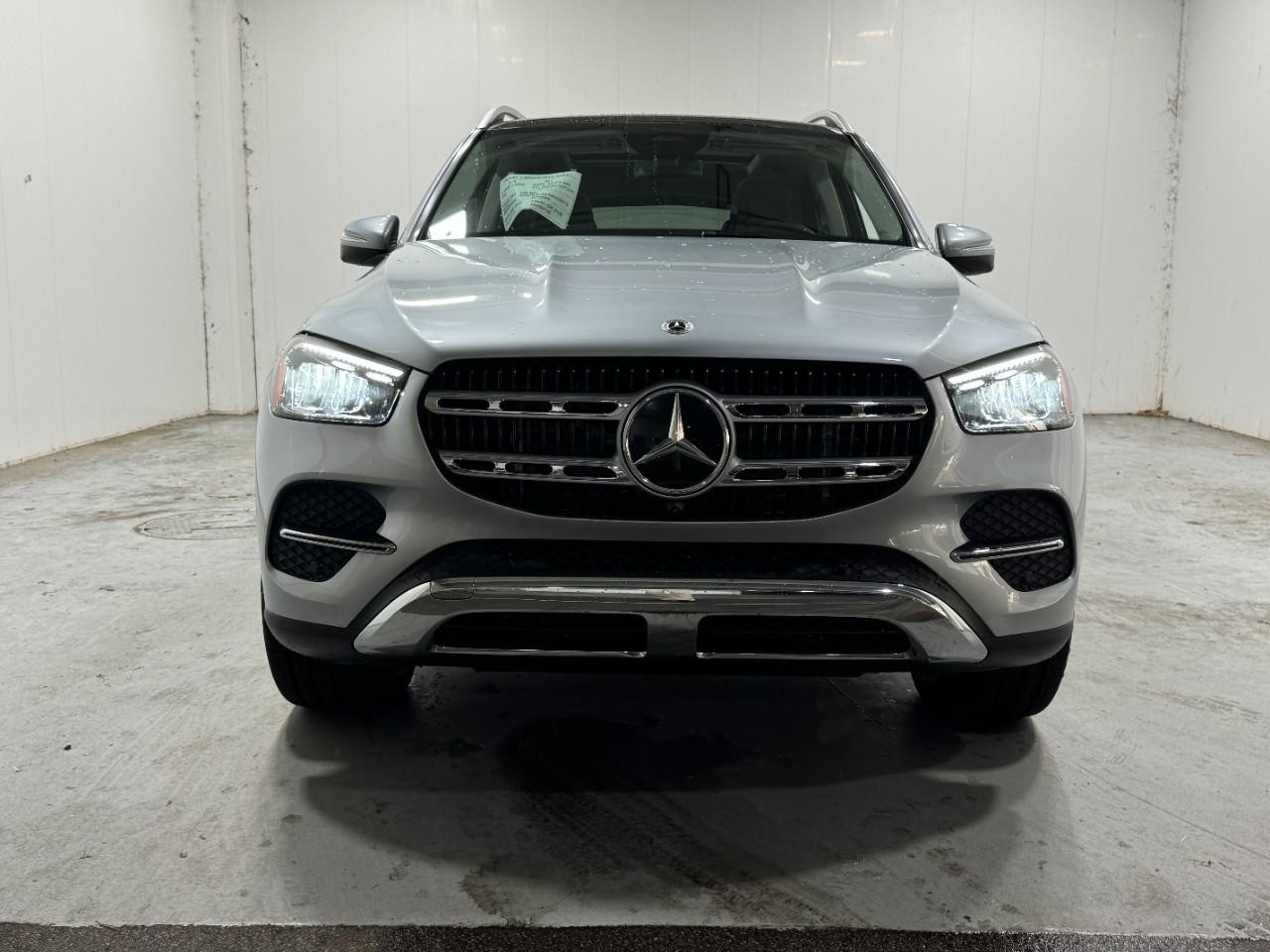 Mercedes-Benz GLE Vehicle Full-screen Gallery Image 7