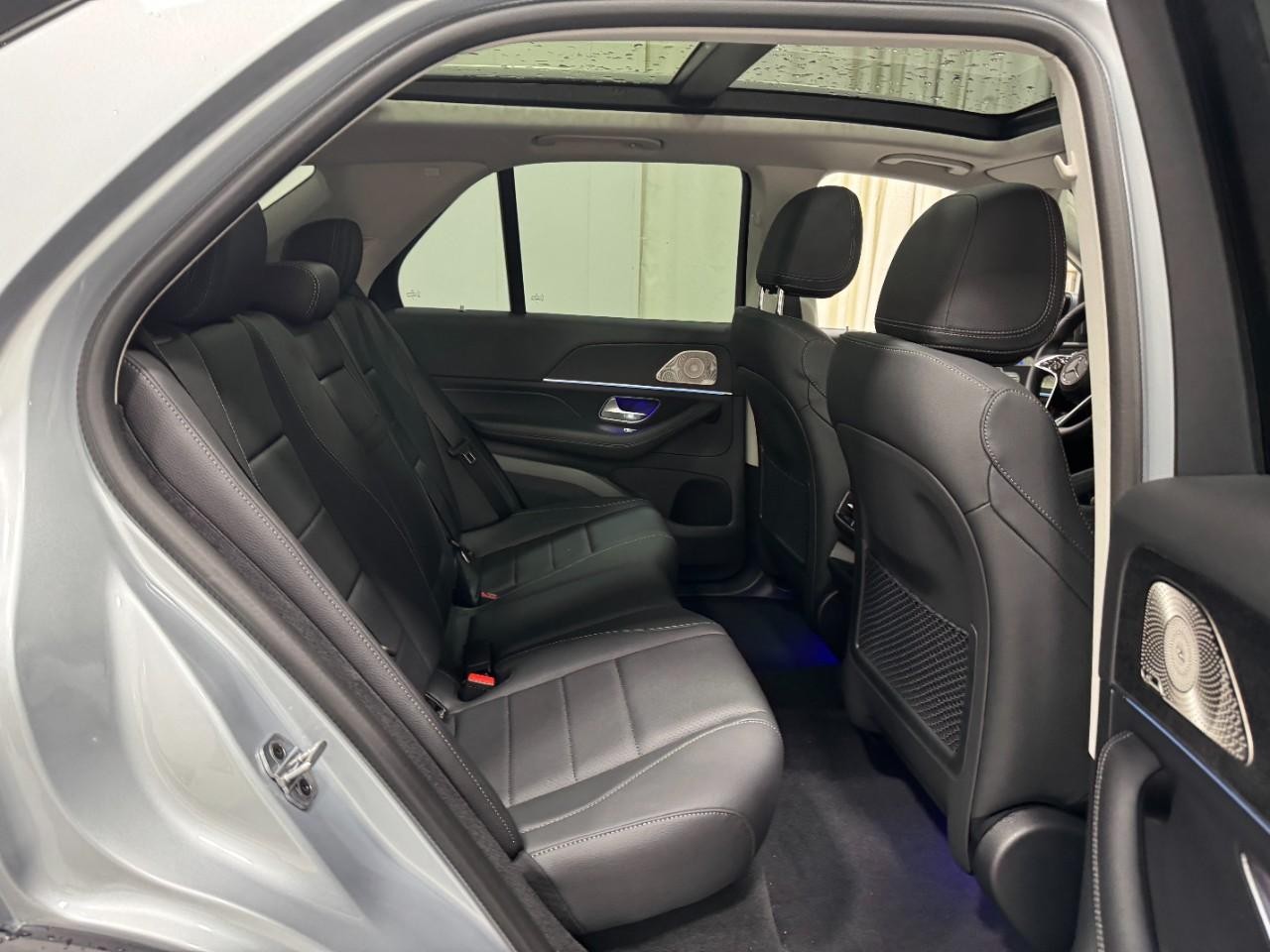 Mercedes-Benz GLE Vehicle Full-screen Gallery Image 10