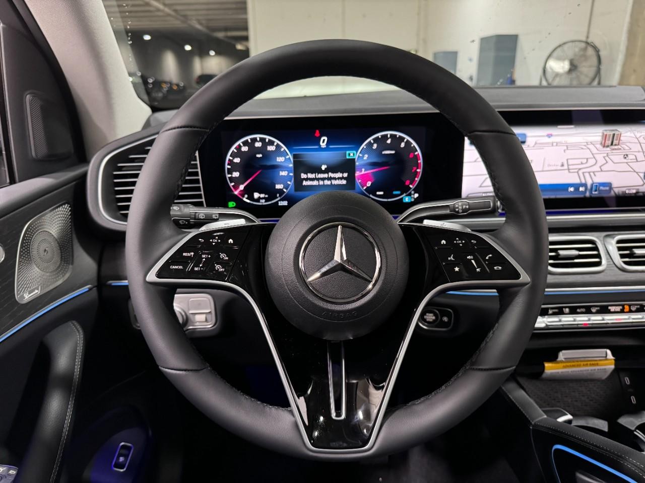 Mercedes-Benz GLE Vehicle Full-screen Gallery Image 13