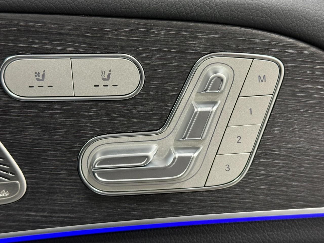 Mercedes-Benz GLE Vehicle Full-screen Gallery Image 21