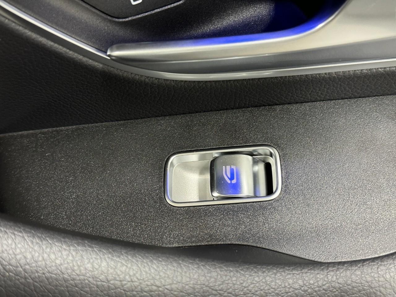 Mercedes-Benz GLE Vehicle Full-screen Gallery Image 23