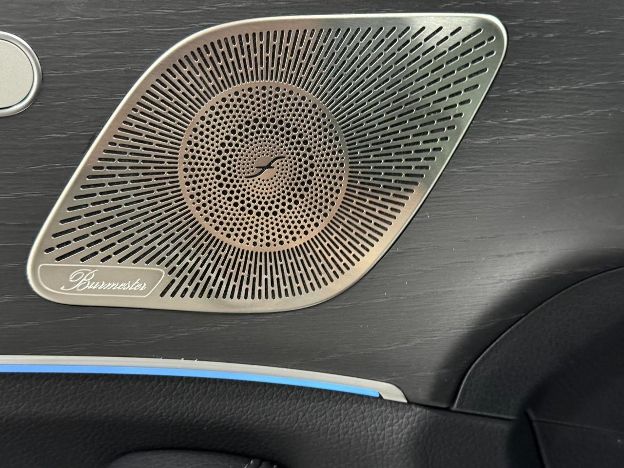 Mercedes-Benz GLE Vehicle Full-screen Gallery Image 24