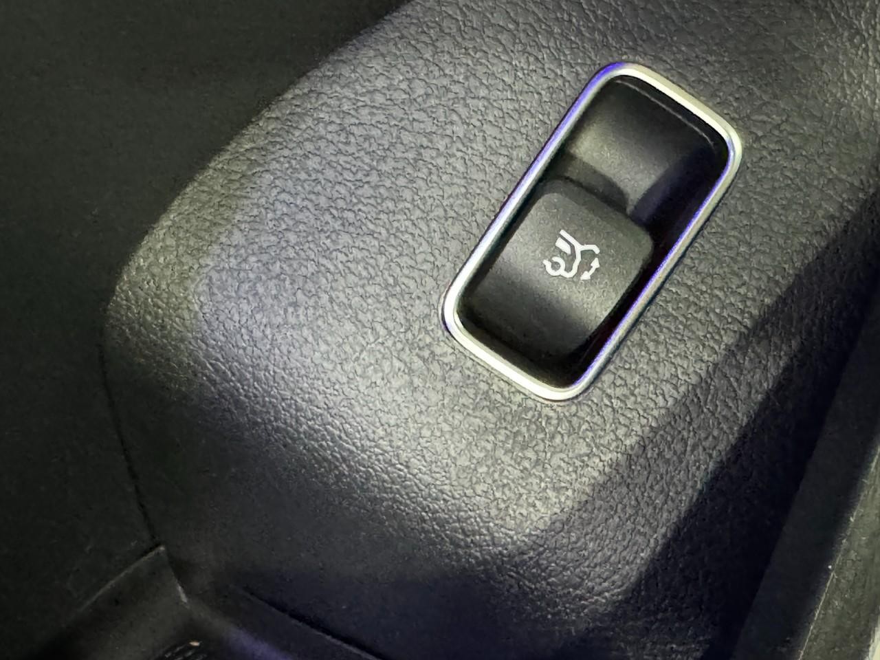 Mercedes-Benz GLE Vehicle Full-screen Gallery Image 28