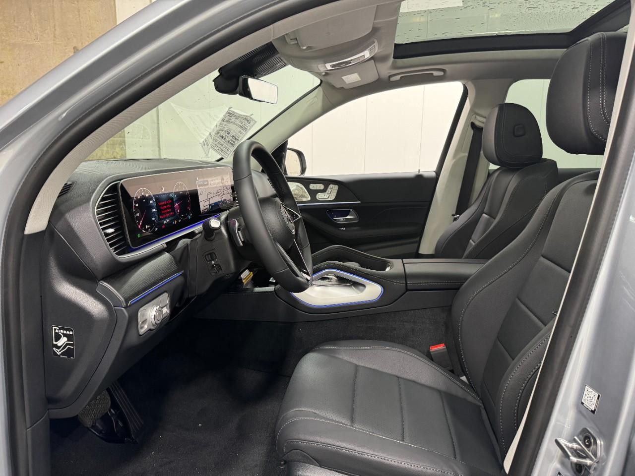 Mercedes-Benz GLE Vehicle Full-screen Gallery Image 29