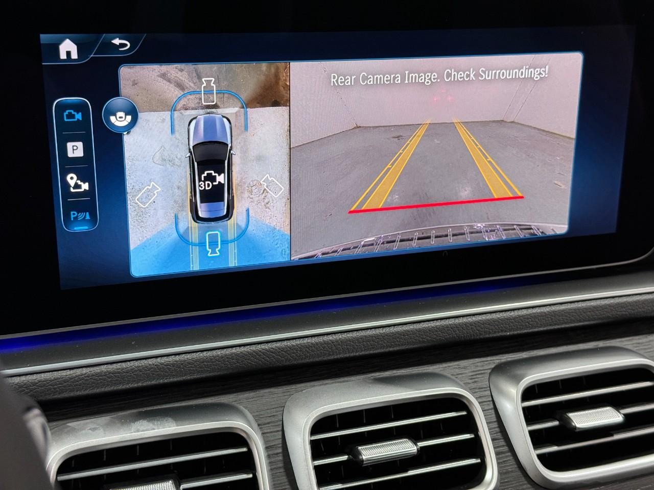 Mercedes-Benz GLE Vehicle Full-screen Gallery Image 37