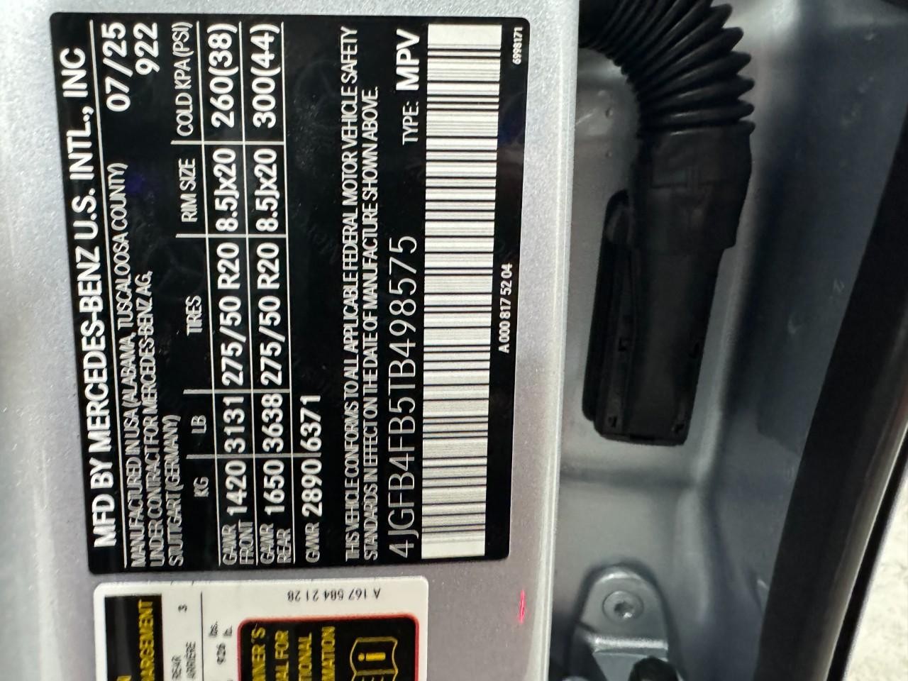 Mercedes-Benz GLE Vehicle Full-screen Gallery Image 38