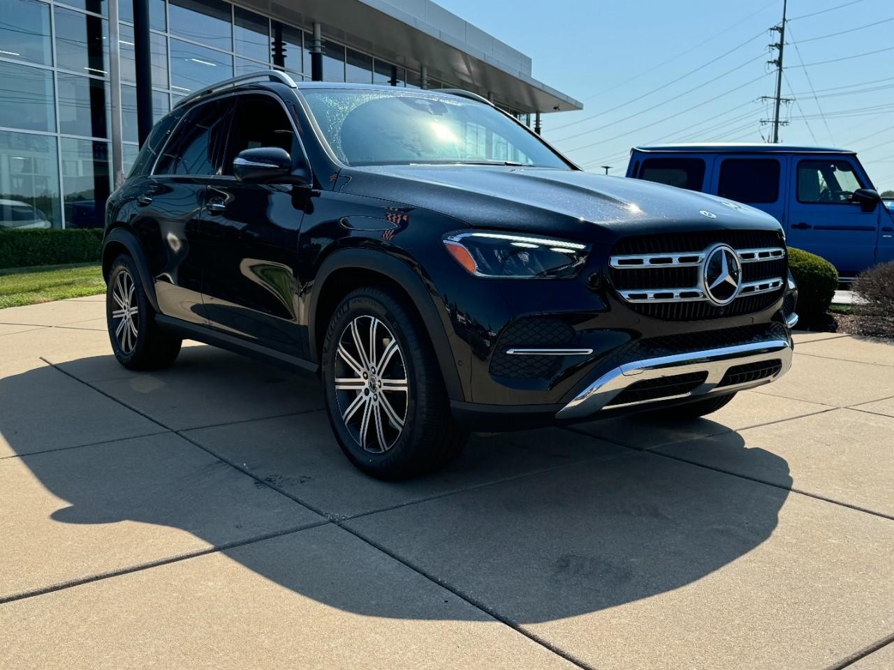 Mercedes-Benz GLE Vehicle Full-screen Gallery Image 6