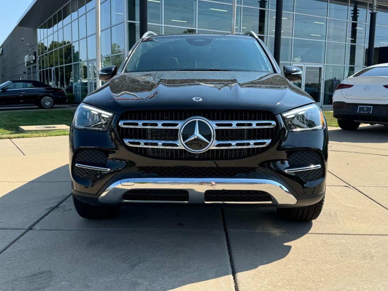 Mercedes-Benz GLE Vehicle Full-screen Gallery Image 7