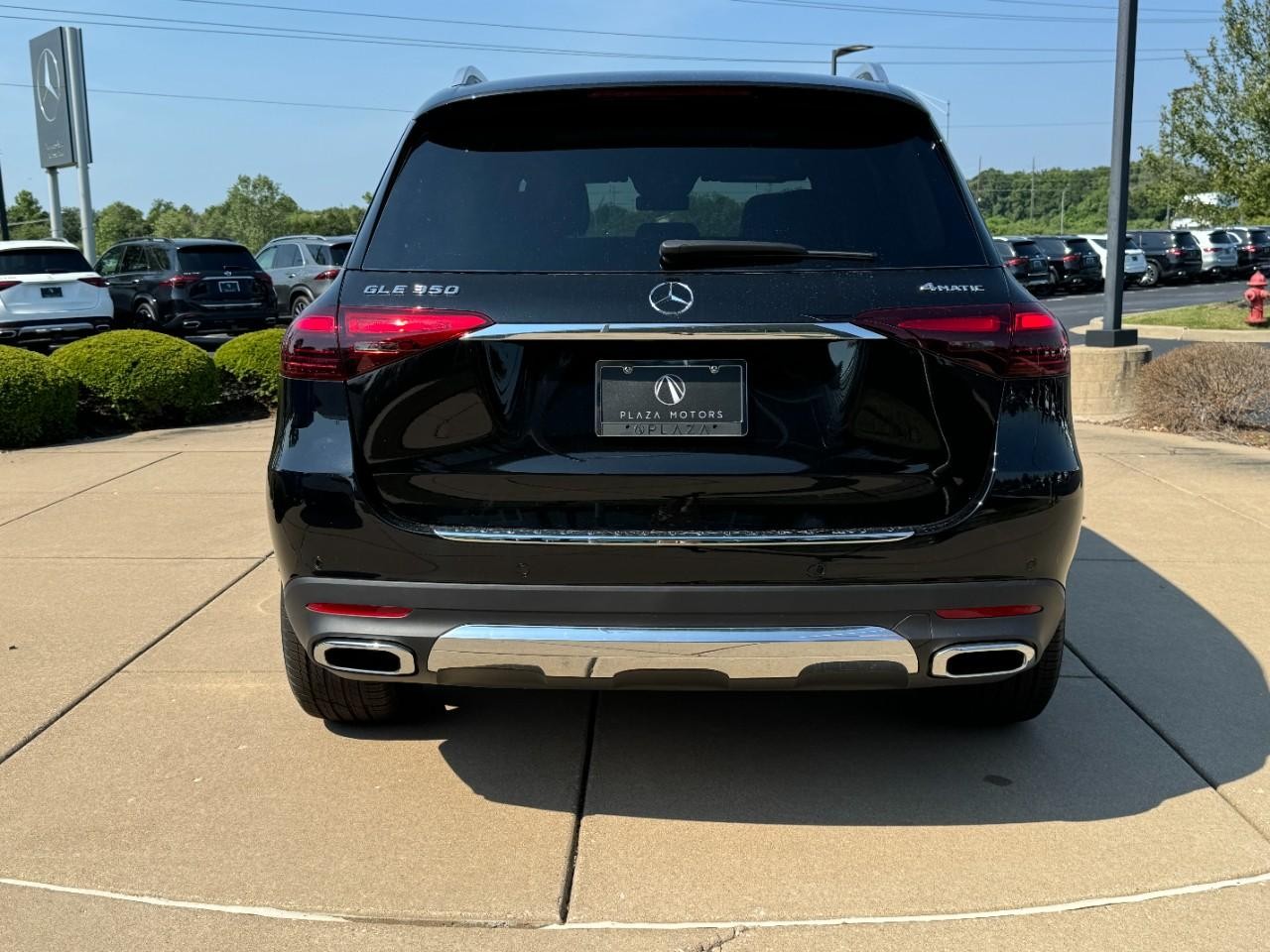 Mercedes-Benz GLE Vehicle Full-screen Gallery Image 9