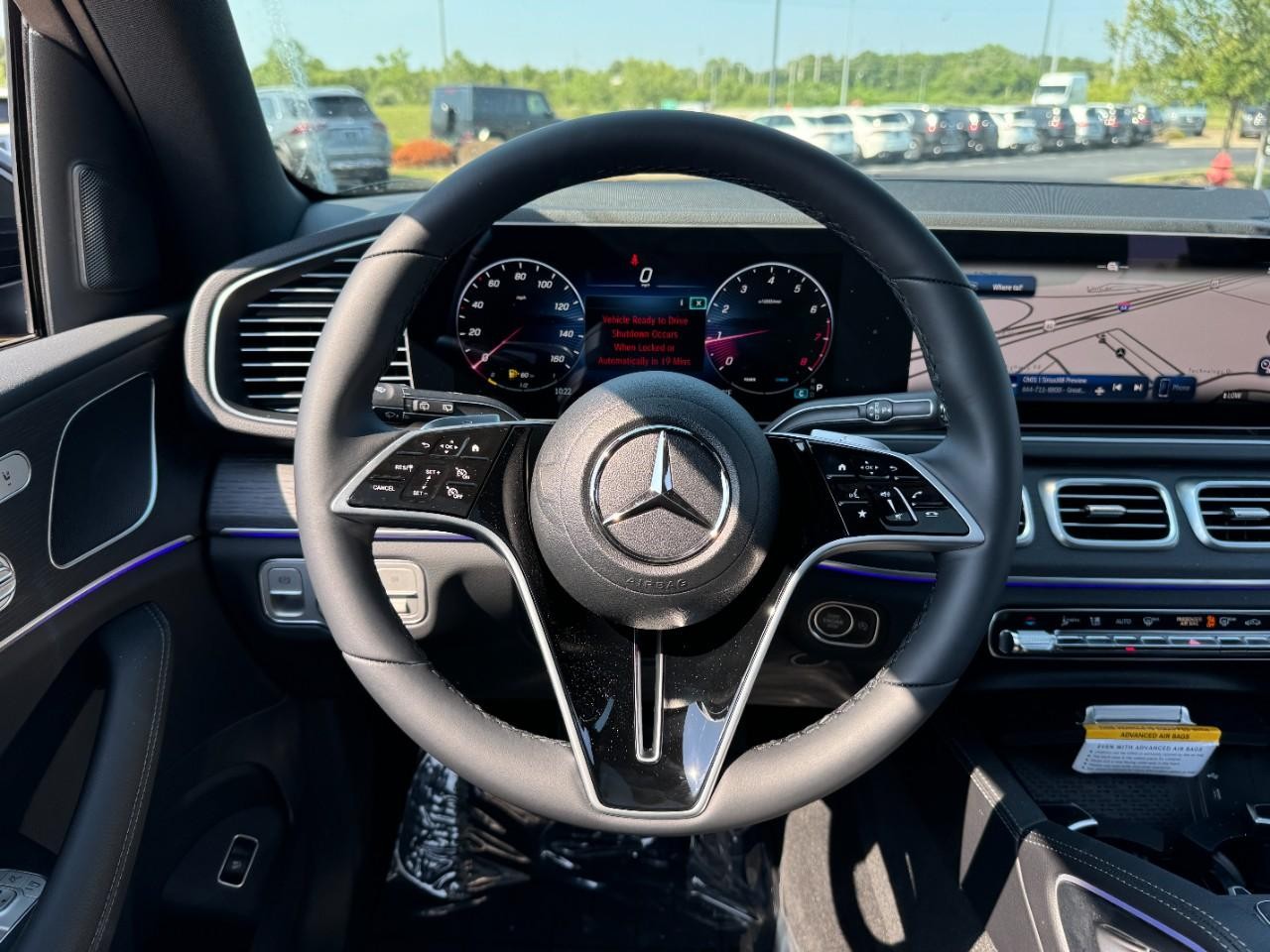 Mercedes-Benz GLE Vehicle Full-screen Gallery Image 13