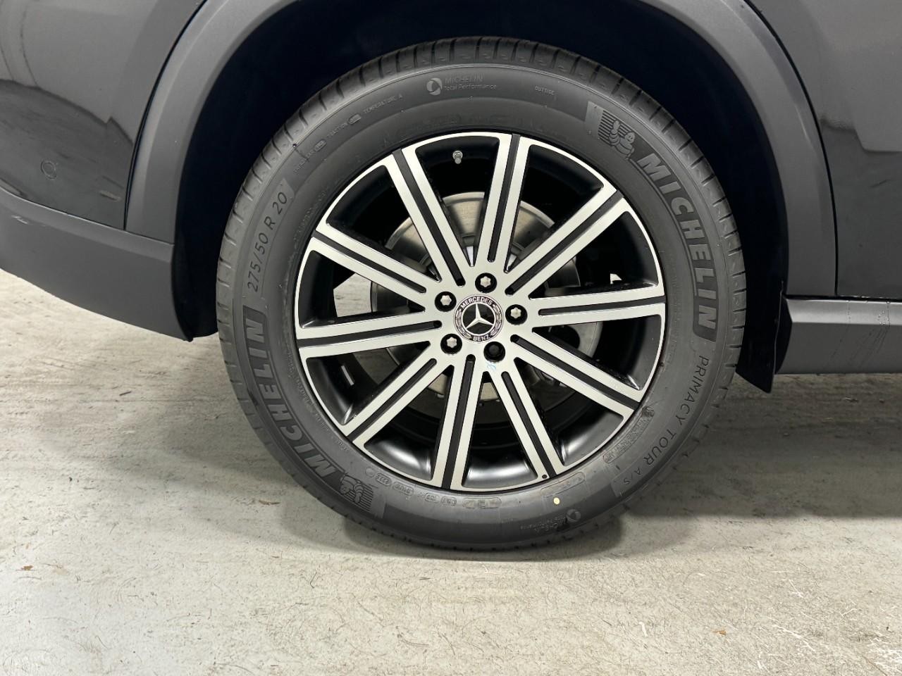 Mercedes-Benz GLE Vehicle Full-screen Gallery Image 5