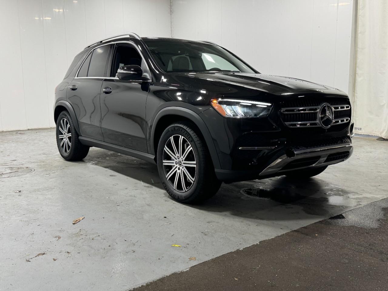 Mercedes-Benz GLE Vehicle Full-screen Gallery Image 6