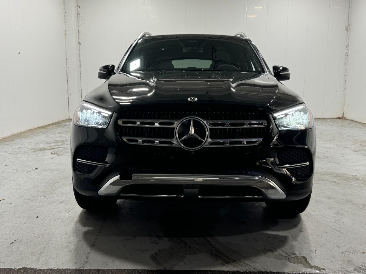 Mercedes-Benz GLE Vehicle Full-screen Gallery Image 7