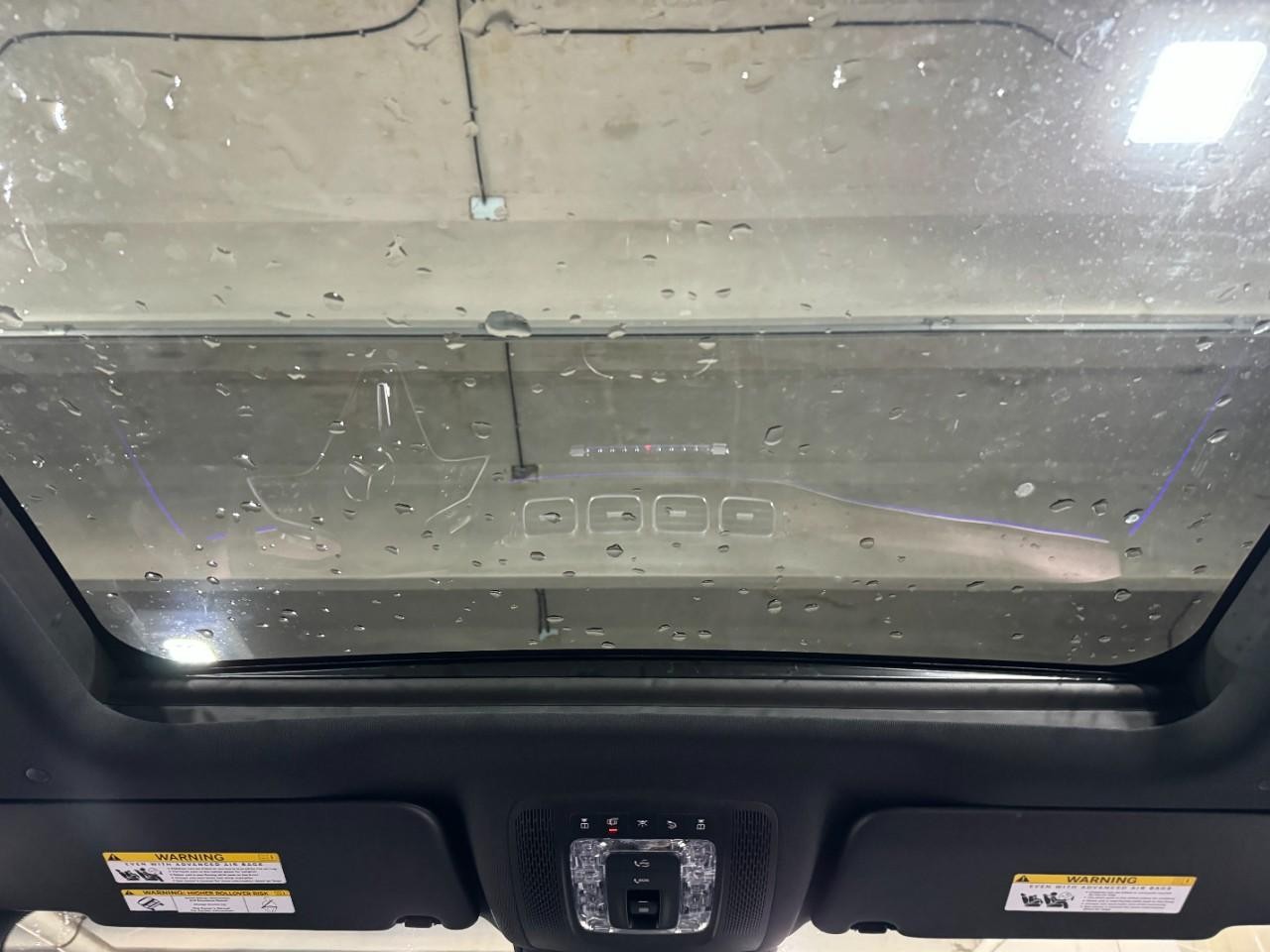 Mercedes-Benz GLE Vehicle Full-screen Gallery Image 11