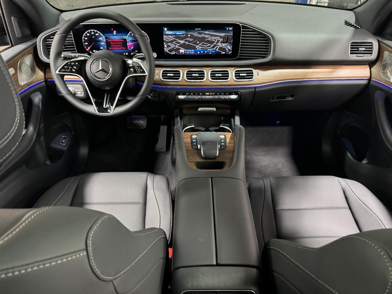 Mercedes-Benz GLE Vehicle Full-screen Gallery Image 12