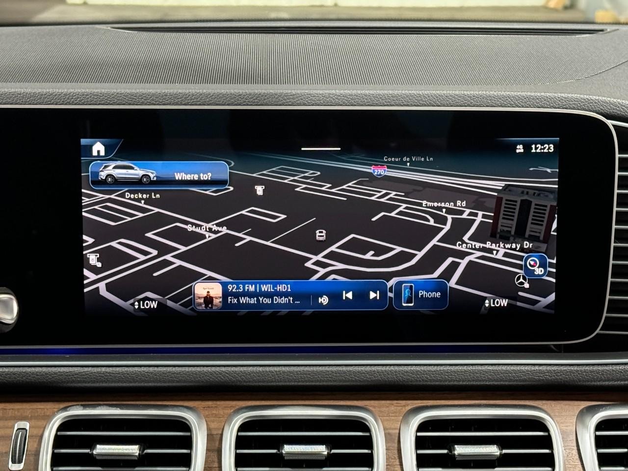 Mercedes-Benz GLE Vehicle Full-screen Gallery Image 14