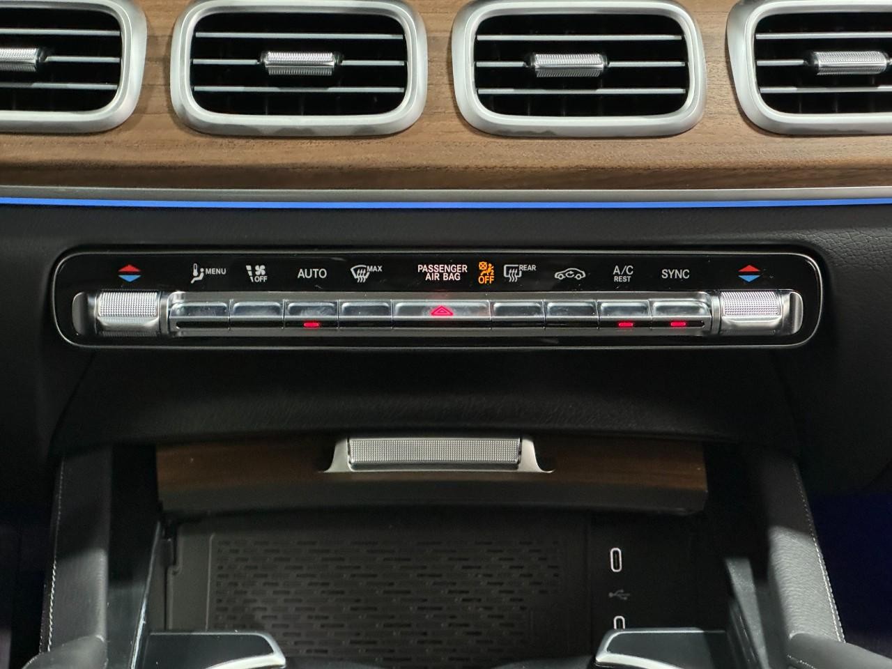 Mercedes-Benz GLE Vehicle Full-screen Gallery Image 15