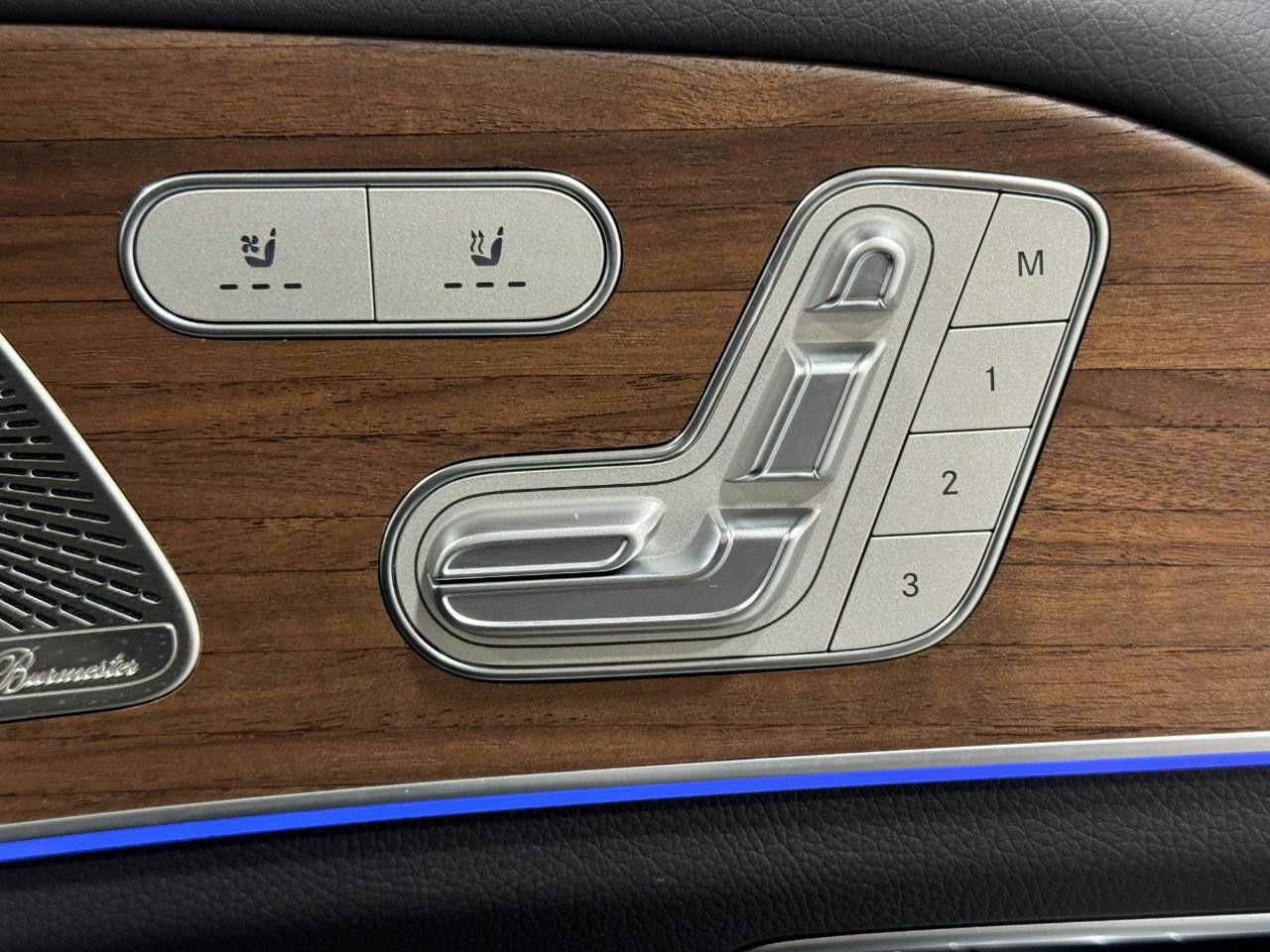 Mercedes-Benz GLE Vehicle Full-screen Gallery Image 21