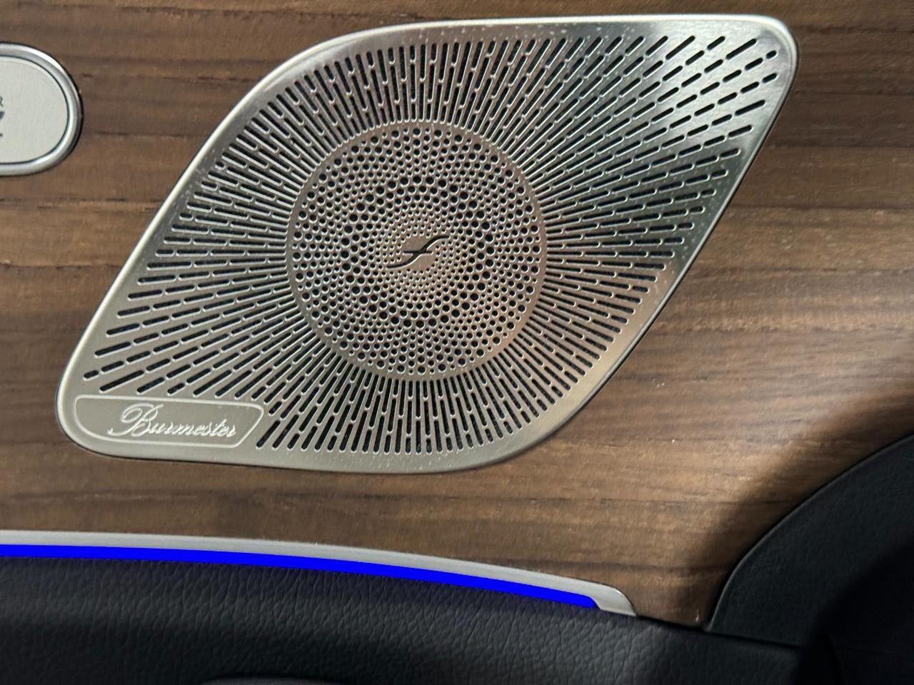 Mercedes-Benz GLE Vehicle Full-screen Gallery Image 24