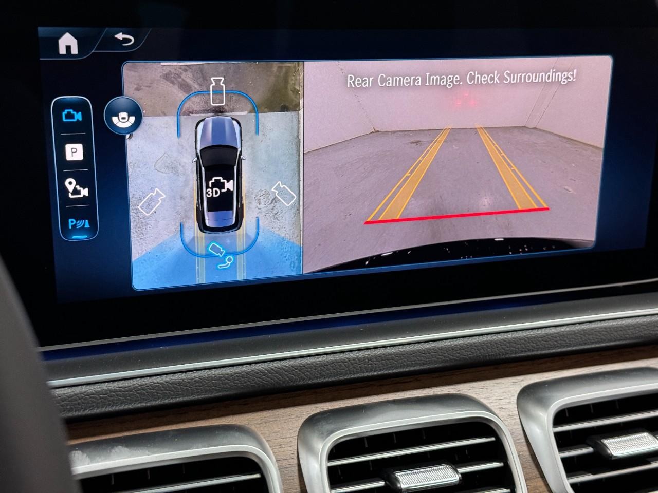 Mercedes-Benz GLE Vehicle Full-screen Gallery Image 37