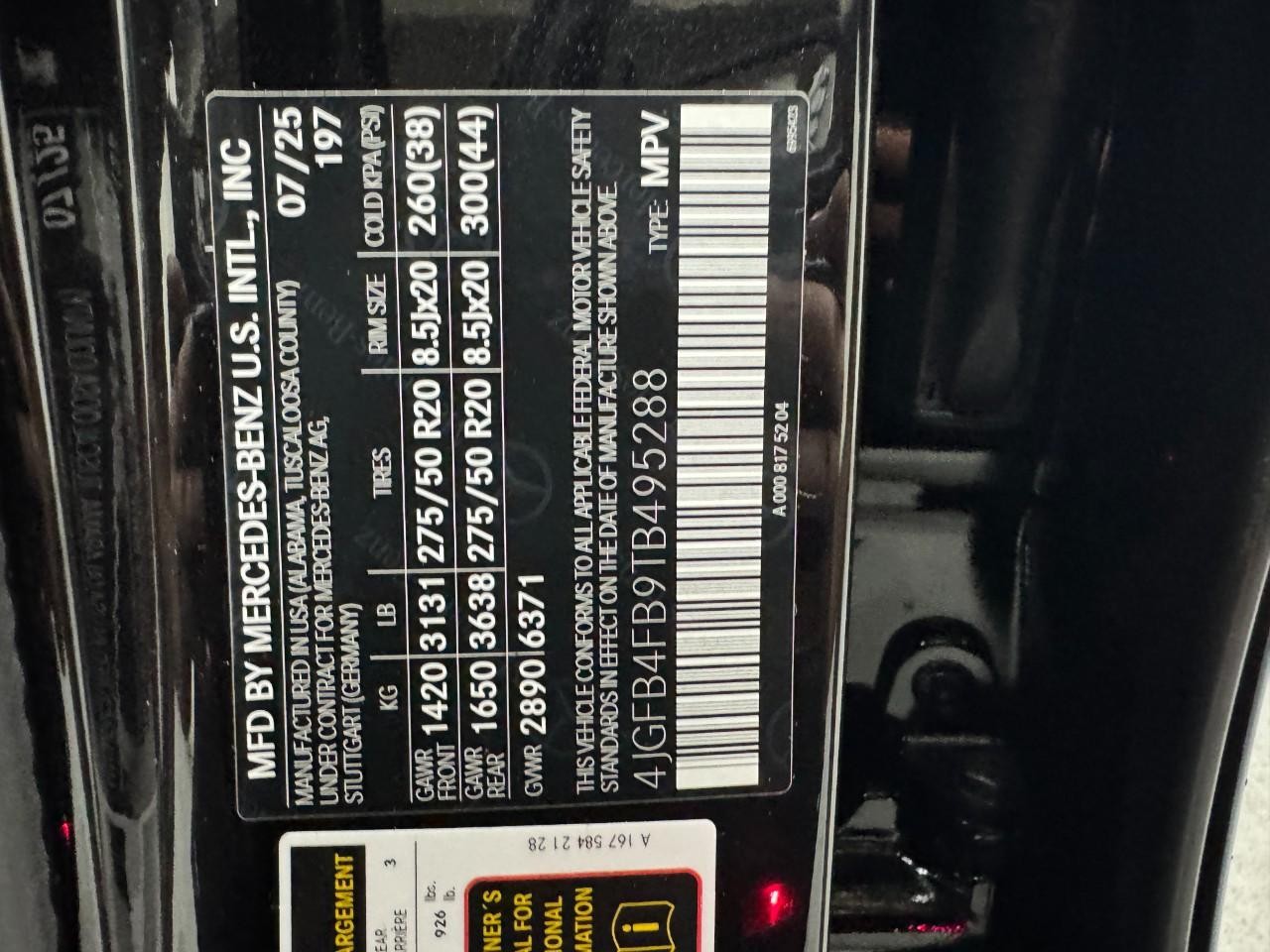 Mercedes-Benz GLE Vehicle Full-screen Gallery Image 38