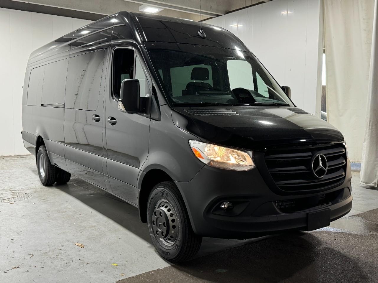 Mercedes-Benz Sprinter Cargo Van Vehicle Full-screen Gallery Image 6