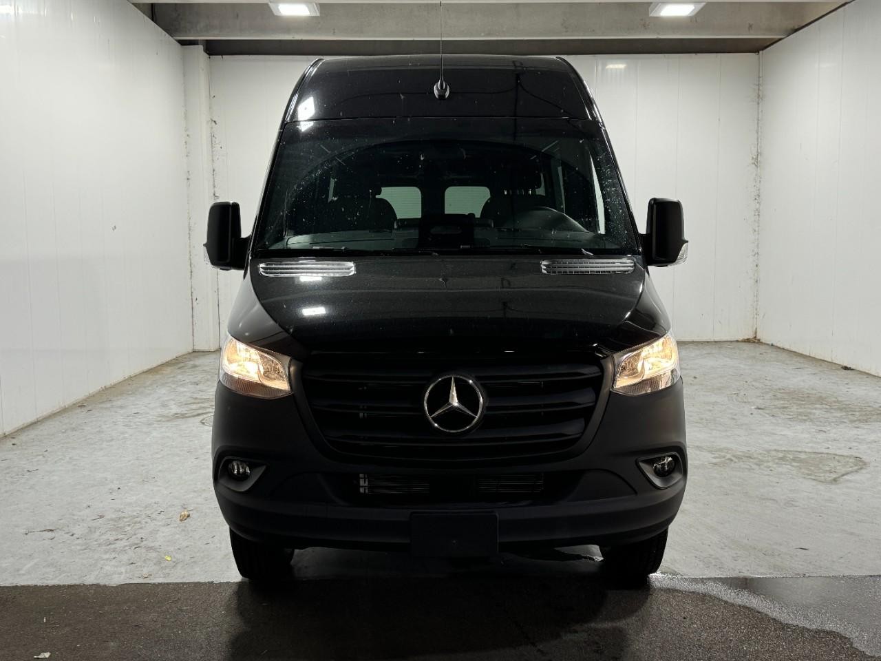 Mercedes-Benz Sprinter Cargo Van Vehicle Full-screen Gallery Image 7