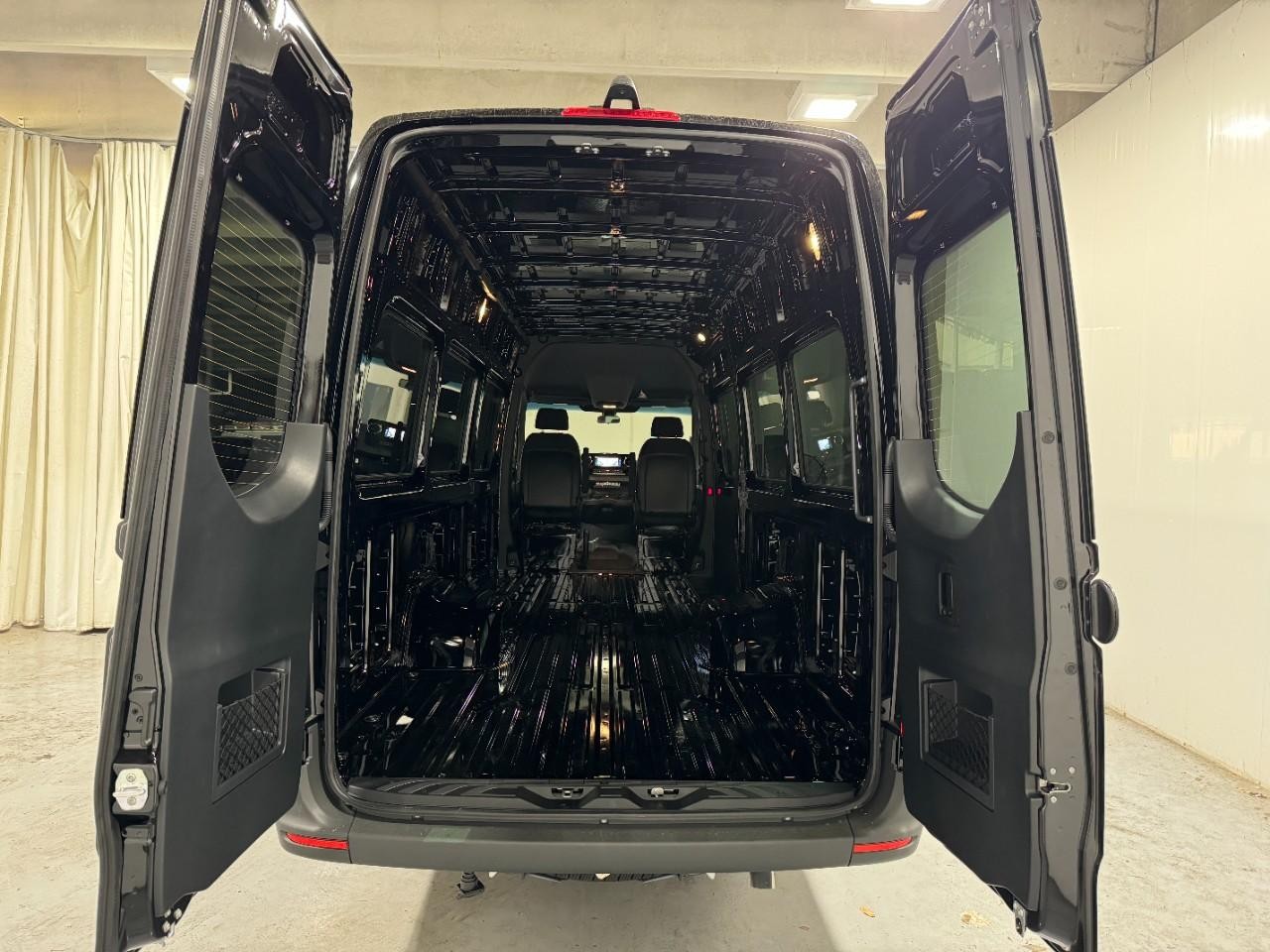 Mercedes-Benz Sprinter Cargo Van Vehicle Full-screen Gallery Image 9