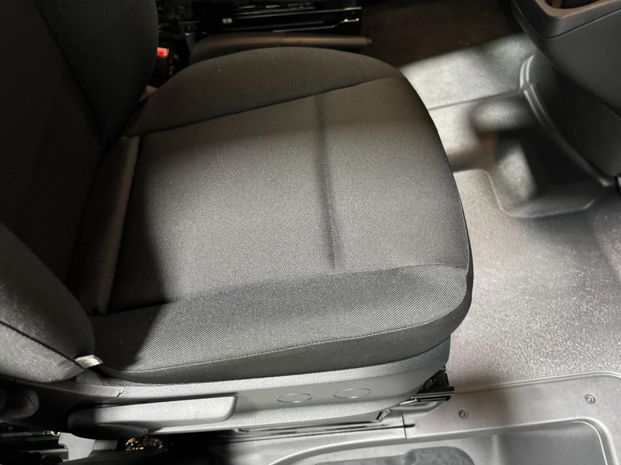 Mercedes-Benz Sprinter Cargo Van Vehicle Full-screen Gallery Image 18