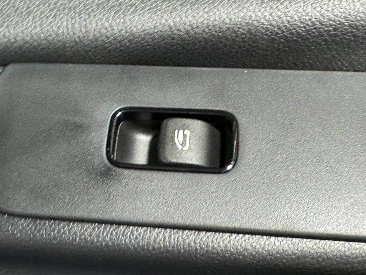 Mercedes-Benz Sprinter Cargo Van Vehicle Full-screen Gallery Image 20