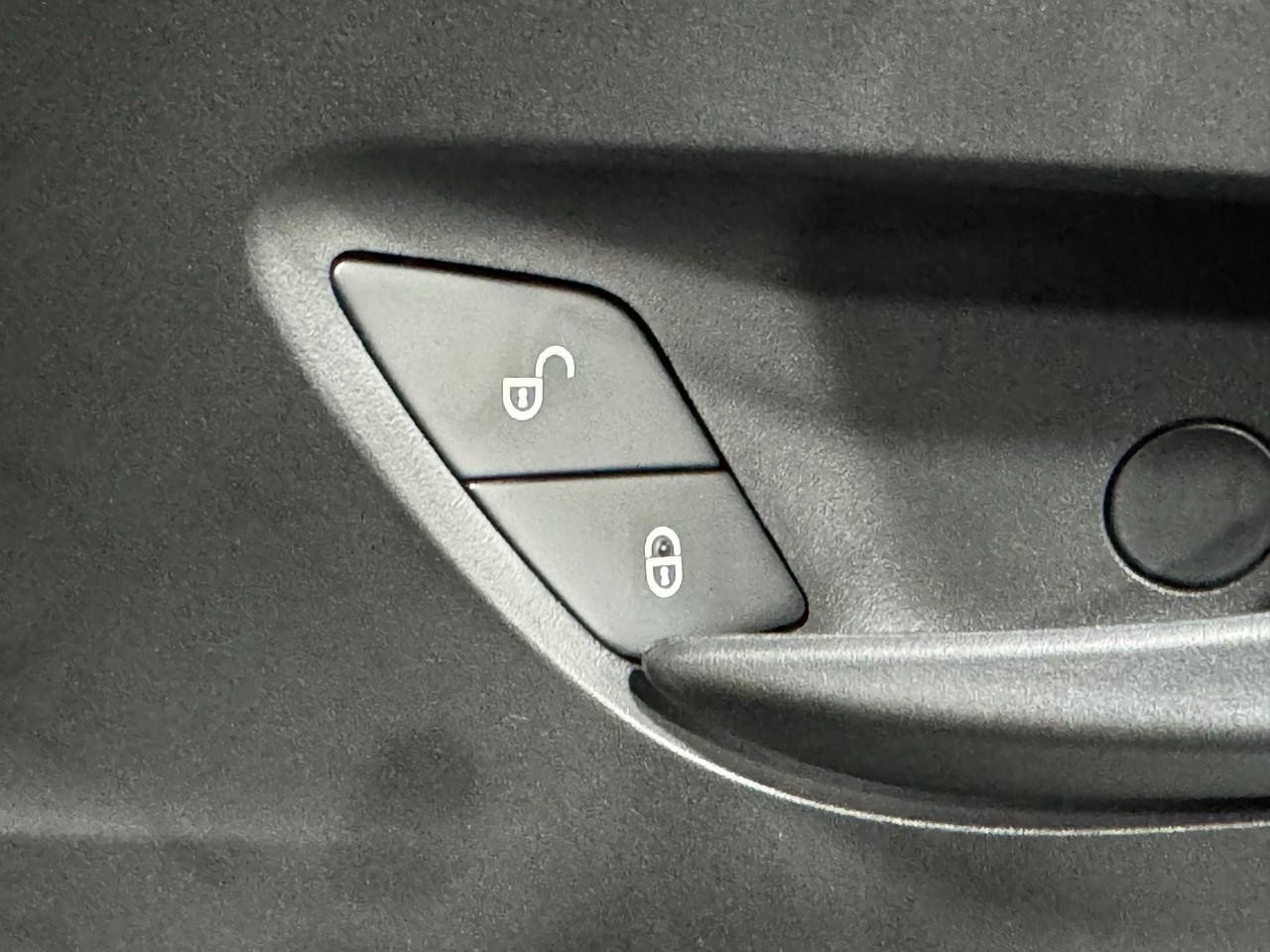 Mercedes-Benz Sprinter Cargo Van Vehicle Full-screen Gallery Image 21