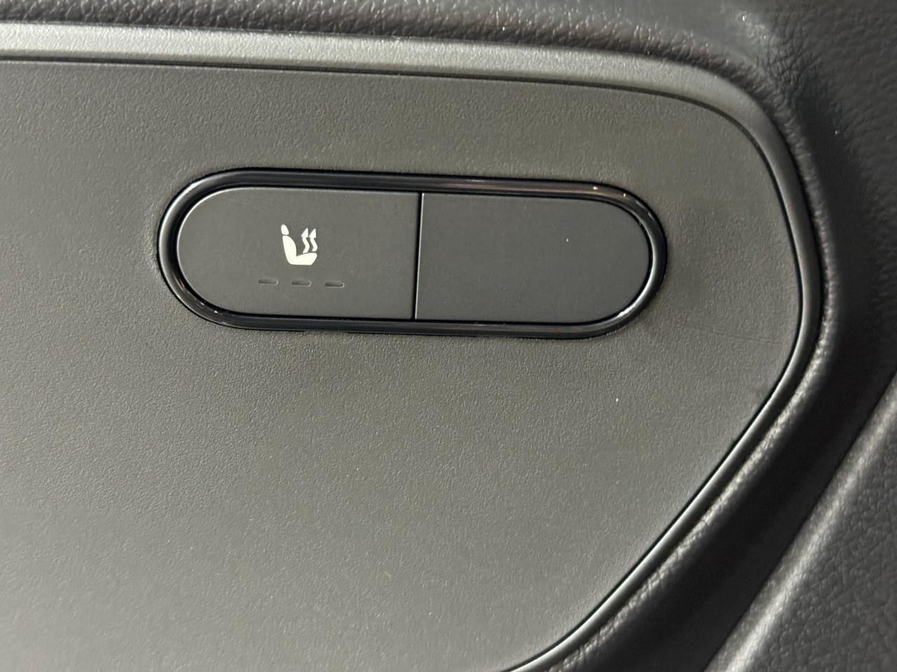 Mercedes-Benz Sprinter Cargo Van Vehicle Full-screen Gallery Image 23