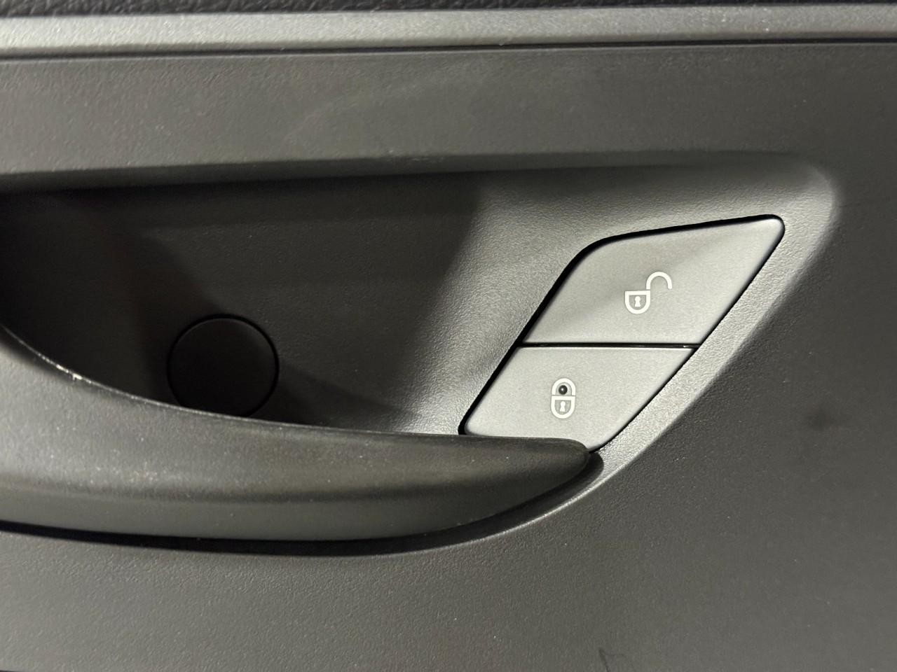 Mercedes-Benz Sprinter Cargo Van Vehicle Full-screen Gallery Image 24