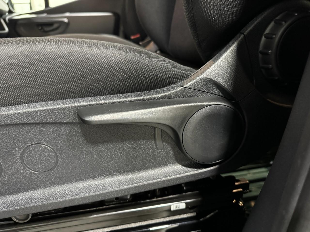 Mercedes-Benz Sprinter Cargo Van Vehicle Full-screen Gallery Image 27