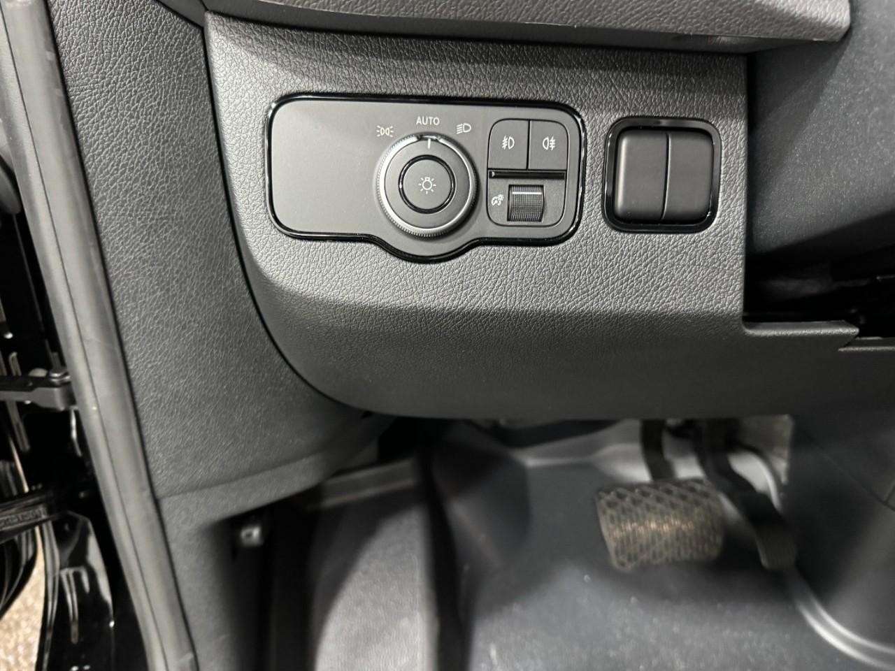 Mercedes-Benz Sprinter Cargo Van Vehicle Full-screen Gallery Image 28