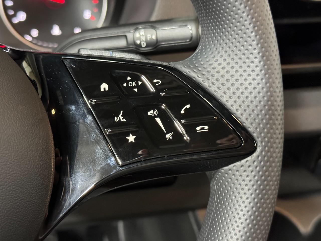 Mercedes-Benz Sprinter Cargo Van Vehicle Full-screen Gallery Image 30