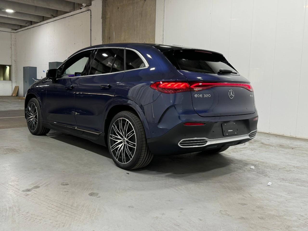 Mercedes-Benz EQE Vehicle Full-screen Gallery Image 3