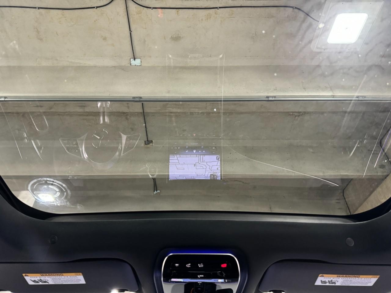 Mercedes-Benz EQE Vehicle Full-screen Gallery Image 11