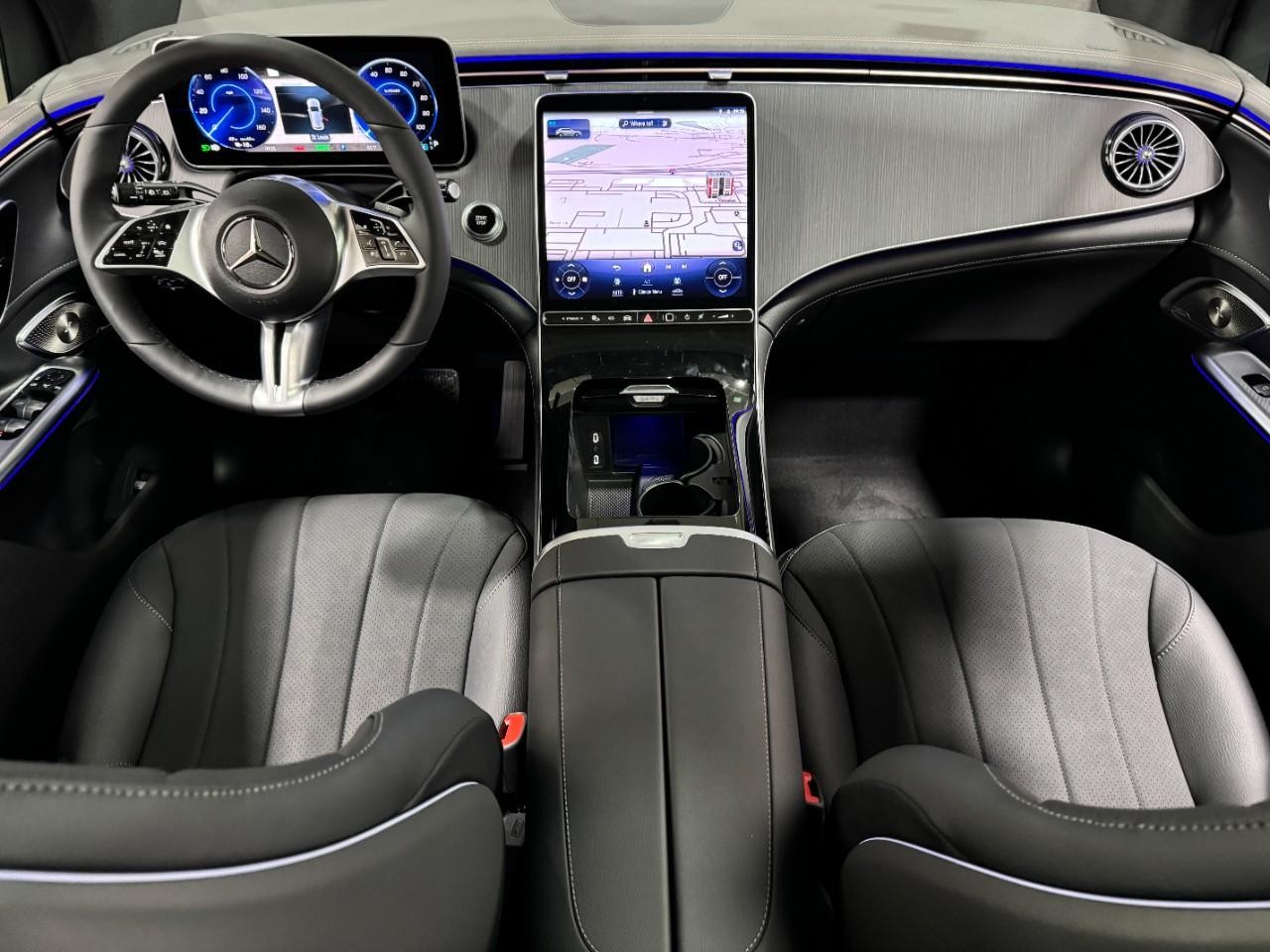 Mercedes-Benz EQE Vehicle Full-screen Gallery Image 12