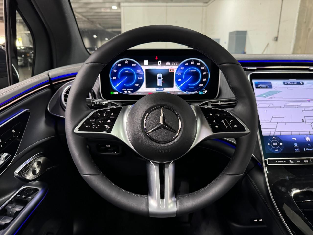 Mercedes-Benz EQE Vehicle Full-screen Gallery Image 13