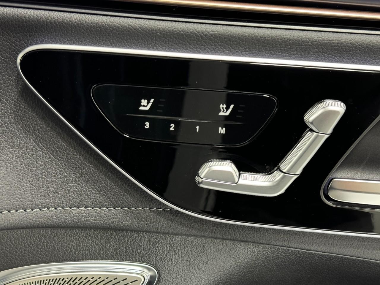 Mercedes-Benz EQE Vehicle Full-screen Gallery Image 20