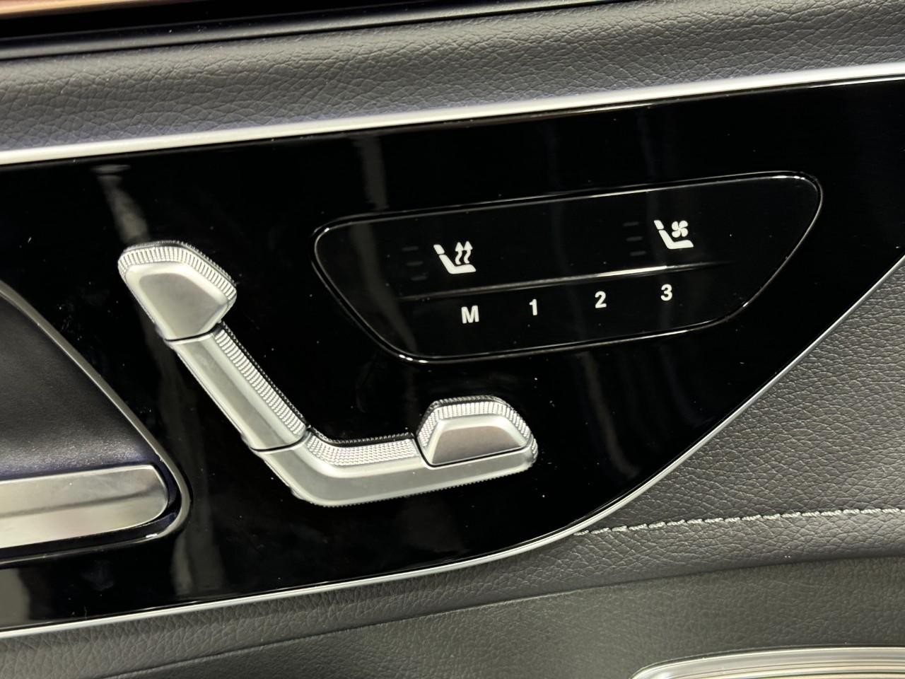 Mercedes-Benz EQE Vehicle Full-screen Gallery Image 23